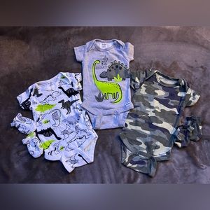 0-3 month onesie set with hand mittens.